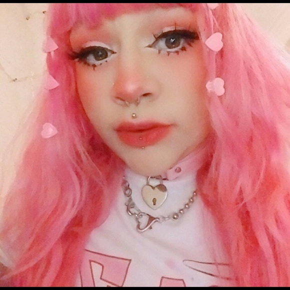 💖 Bratz Y2K 2000s Tee LIMITED TIME 
ONLY 💖 - Picture 6 of 7